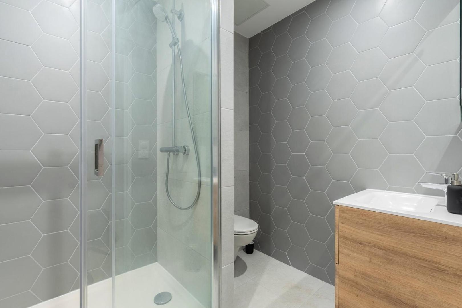 Renovated 1 Bedroom Apartment リール エクステリア 写真